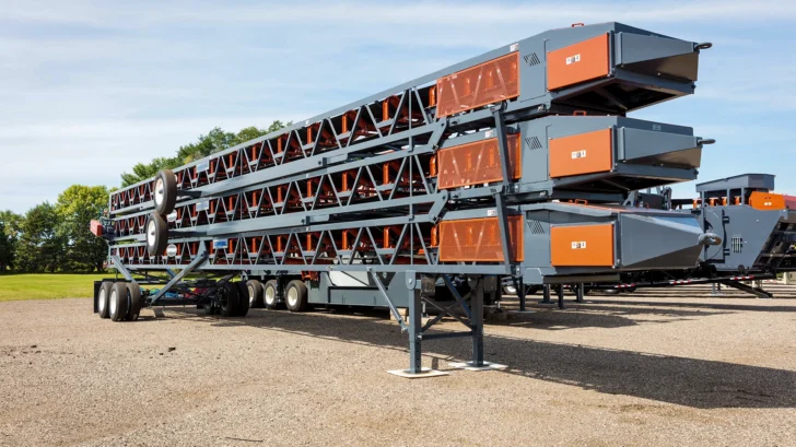 Superior three-conveyor system