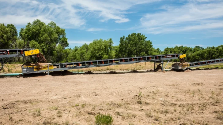 Superior Slide-Pac Conveyor moving material through aggregate site