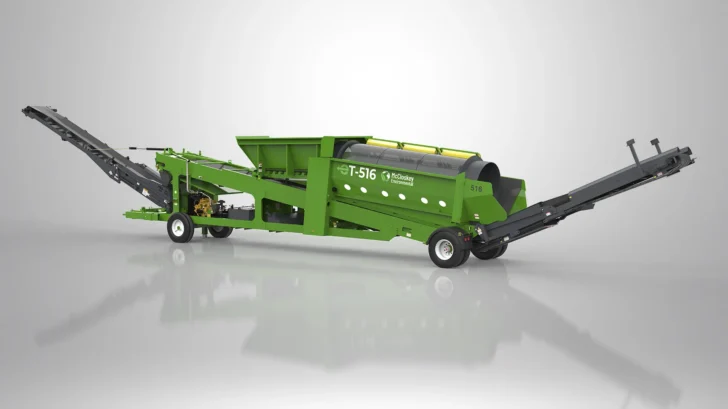 Side view of the ET-516RE Trommel showing the longer screening drum, feed area, wheels, and discharge conveyors.