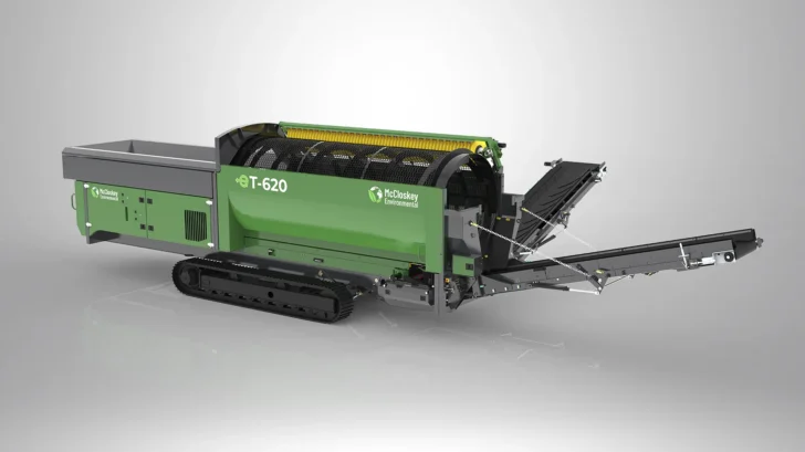 ET-620 tracked trommel screener with side conveyors and quick-change drum system