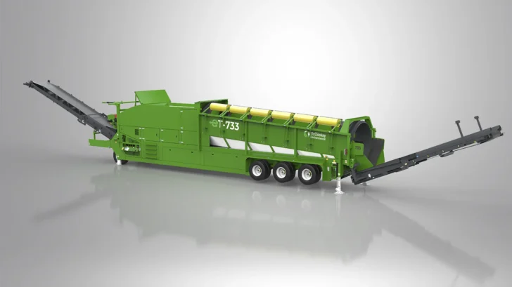 Side profile of the McCloskey Environmental ET-733RE Trommel showing the heavy-duty drum and stockpiling conveyors.