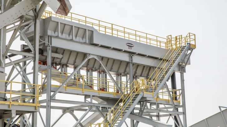 Classifying Tank with valve bridge walkway in a sand washing system