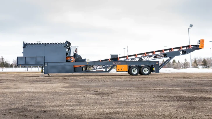 Portable Feed Hopper side view with integrated discharge conveyor